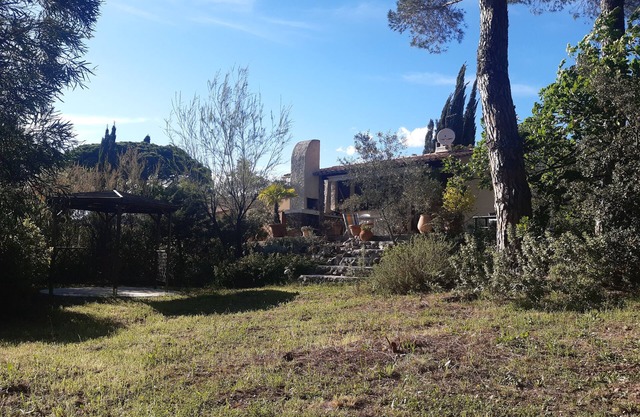 Peaceful, air-conditioned villa in the heart of nature