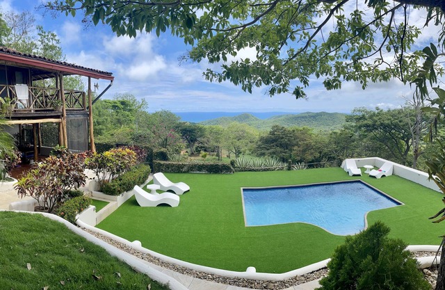 Tranquila villa en la ladera con impresionantes vistas