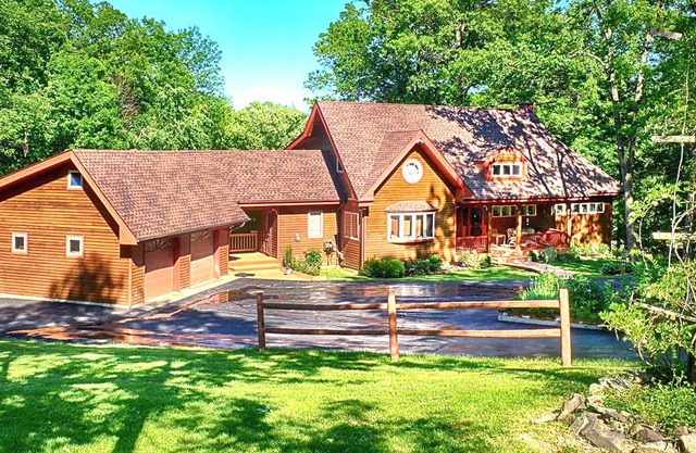 Pacífica Hudson Valley renovado casa y granero - pasos del río!