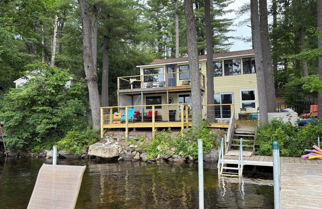 Peaceful Lakefront Cottage Tranquila Forest Lake 3 Bd / 2 baños