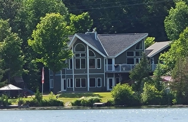 Peaceful lakefront retreat