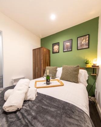 Peaceful one bed flat in Stockport centre