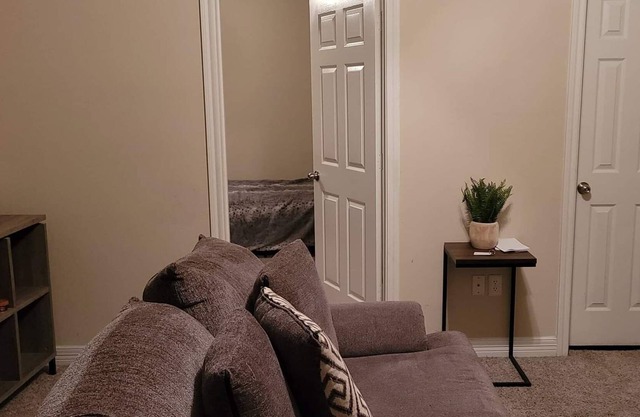 Peaceful one bed room 7 minutes from houston