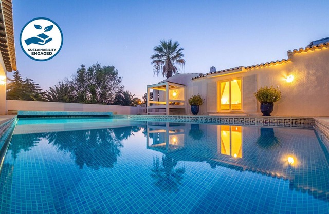 CHARMING VILLA WITH PRIVATE HEATABLE POOL, A/C, WI-FI AND BBQ
