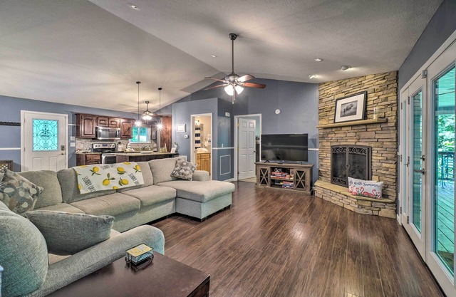 Peaceful Sevierville Home w/ Private Hot Tub!