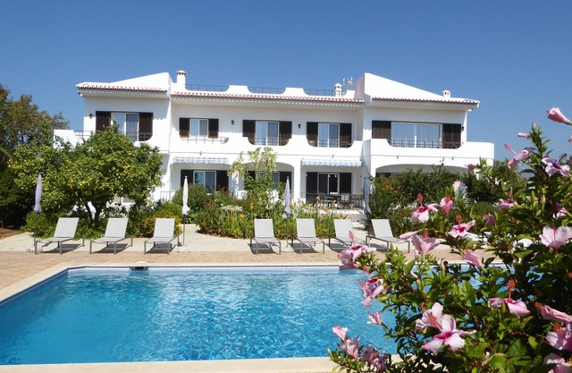 Quinta para 2 a 10/13 personas, sobre 11 hectáreas, vista marla piscina, vista mar