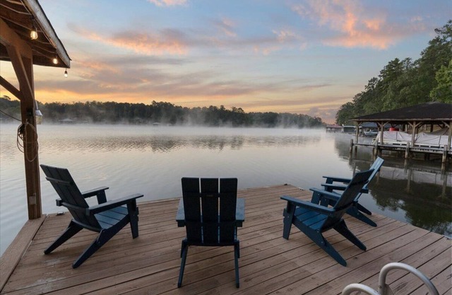 Peachy Pines - Serene Lakefront Cottage w/ Dock