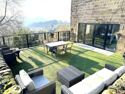 Peak District Getaway Retreat! The most Stunning Garden Views - Firepit - Brand newly refurbished - Perfect for friends & family getaways