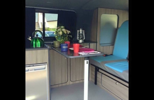 Pembs Campervan. Impresionante VW Campervan de alquiler