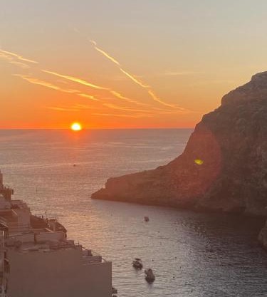 Penelope Apartments, Apartment 14