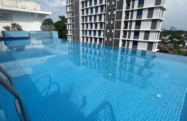 Peninsula Residents All Suite