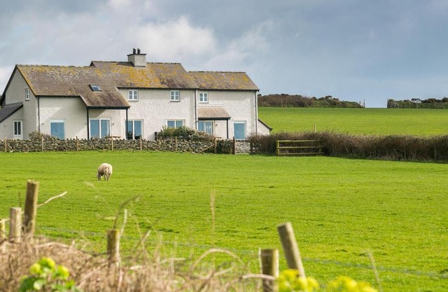 Penrhyn Isaf Dau