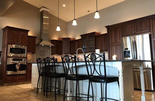 ***** NUEVO Penthouse de lujo de 3 habitaciones Condo enorme Lago Erie con playa y piscina cubierta