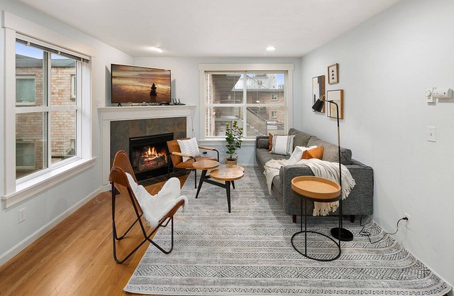 Perch - Aurora Abode: Walk to Space Needle | Pet & Family | Parking