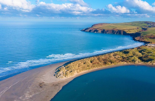 Perci Penrhiw Bach, Holiday Home Cwm Yr Eglwys, Sleeps 4, 2 bedrooms, bathrooms