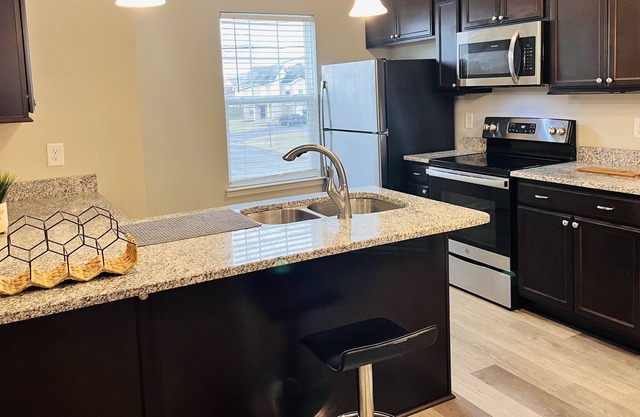 Perfect 2b/2b 20min from Downtown Nashville!