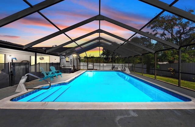 Perfect 4/2 Pool Home located between Orlando and Tampa!!