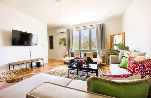 Perfect 4 Bedroom/ 4 Bath Bohemian Hideaway