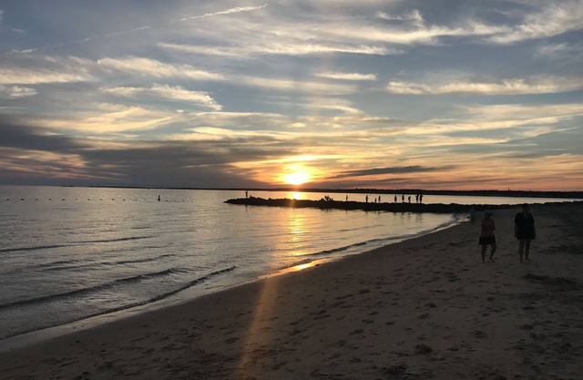 Perfect Beach House & Academic Rental: 3-Bedroom Home, just steps to Beach!