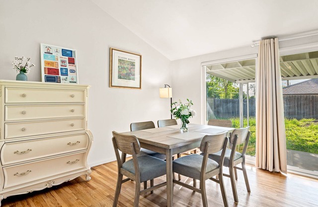 Perfect Family Home With Fireplace Spacious Yard