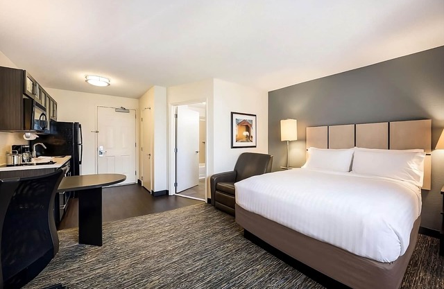 Perfect for Groups! 4 Units with Full Kitchens, Pets are Welcome!