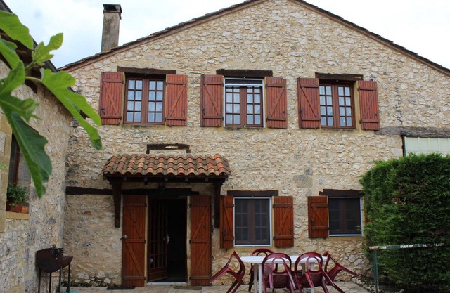 Casa perigordiana con piscina compartida, chimenea y mascotas permitidas cerca de Bergerac