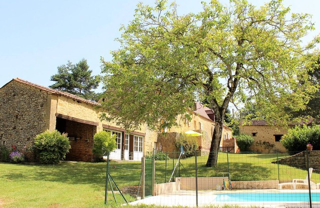 Casa perigordina con piscina y jardín en Saint-Avit-Sénieur