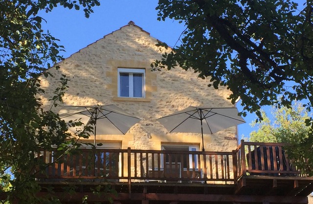 Périgourdine casa en una hermosa finca con piscina en el corazón del Périgord