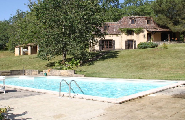 Casa Périgourdine con piscina y estanque privado.