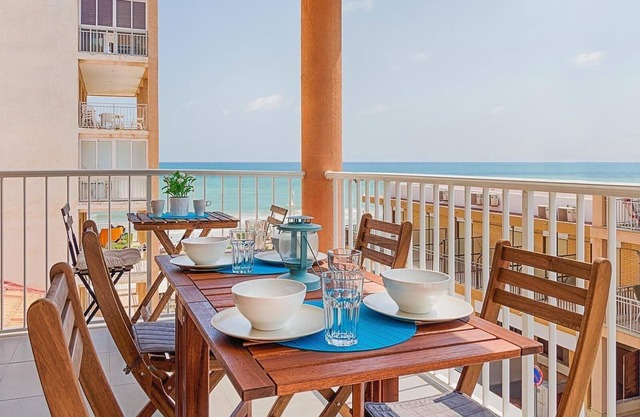 Apartamento "Seaview Modern Beach" con vistas al mar que admite mascotas