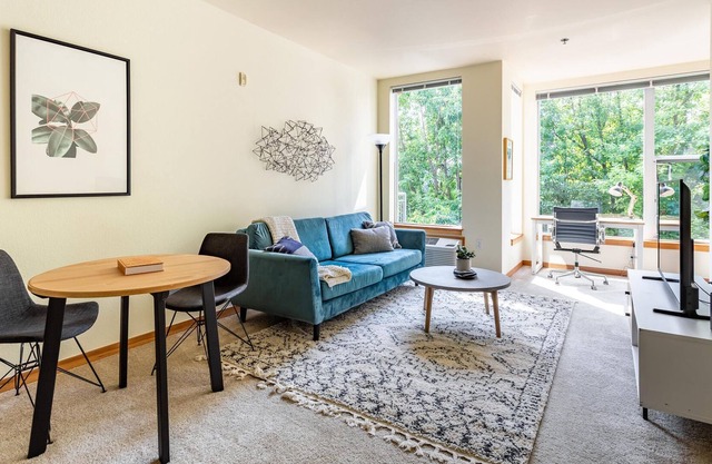 Pet-Friendly 1 BR Apartment in Portland