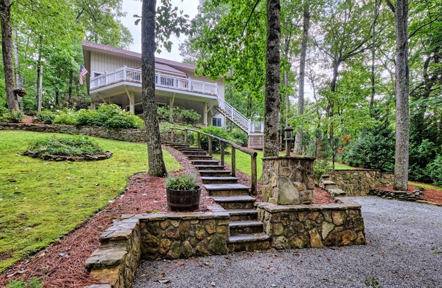 PET FRIENDLY: 3 mins to Highlands, 12 mins Cashiers.