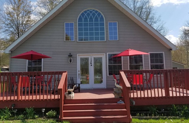 Chalet amigable y que admite mascotas a solo media milla a pie del lago Pymatuning