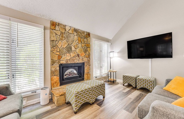 Pet-Friendly Charlotte Home w/ Deck Near Uptown!