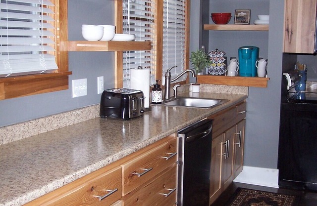 Pet Friendly cute, clean home in proximity to Fort Wayne and major highways