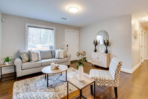Pet-Friendly Home about 6 Mi to Downtown Atlanta!