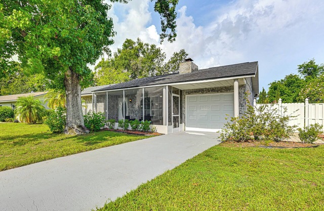 Pet-Friendly Home w/ Lanais, Near Dtwn Tampa!