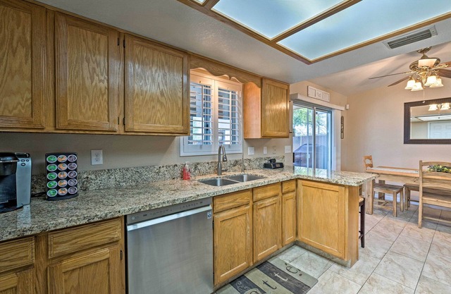 Charming House w/ Yard ~ 2 Mi to Lake Havasu!