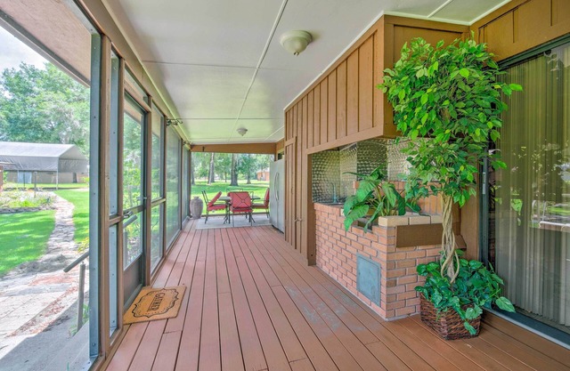 Pet-Friendly Inglis Retreat w/ Lake + Dock!