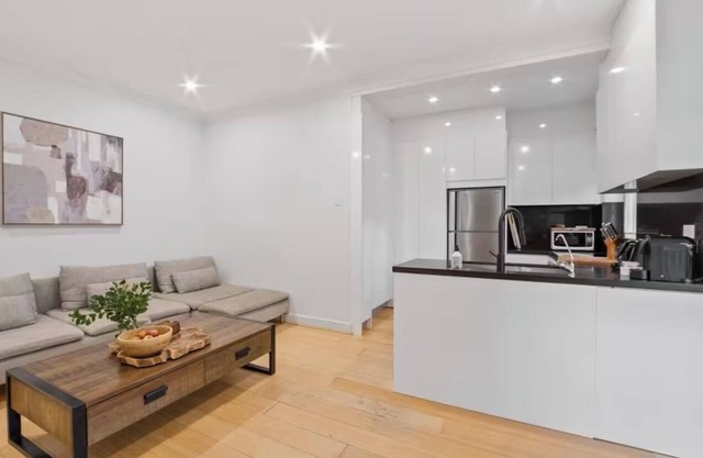 Pet Friendly Modern Apartment in Rose Bay near water