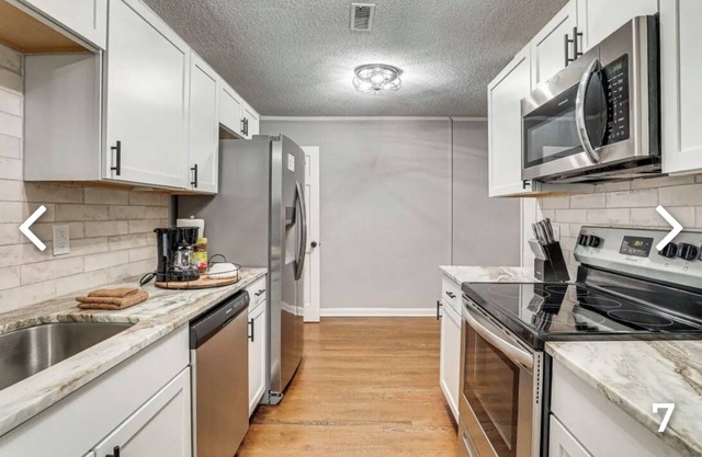 An Artistic PeaceFEEL GooseCreek Home-30 min to BEACH-