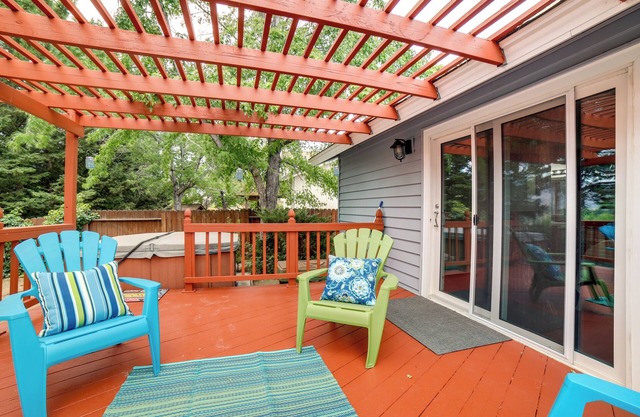 Pet-Friendly Reno Hideaway w/ Private Hot Tub!