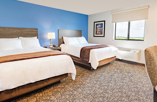 Clean Pet-Friendly Room w/ Kitchen, Free Parking, Breakfast Available