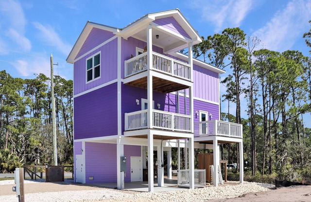 ☀️ Pet Friendly - Short walk to Beach - Purple Haze ☀️