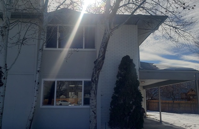 Pet Friendly spacious home. Close to everything