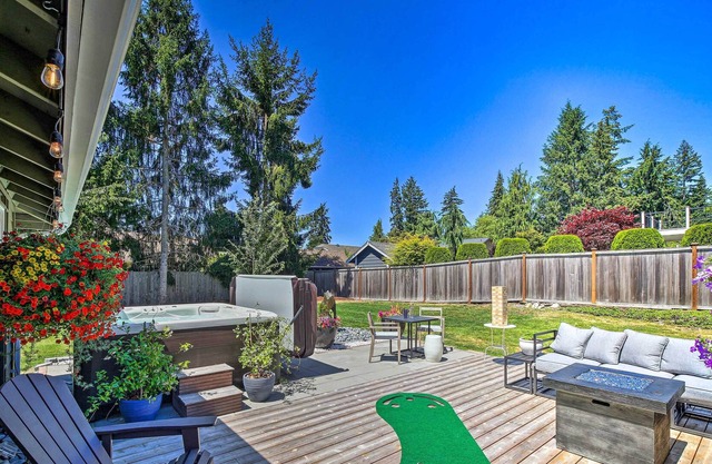 Pet-Friendly Washington Gem w/ Yard & Hot Tub!