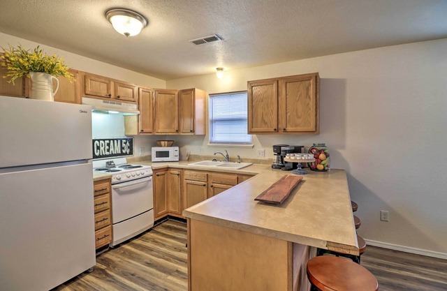 Pet-Friendly West Plains Pad < 1 Mi to Dtwn!