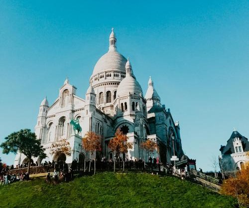 Petite maison avec jardin à Paris