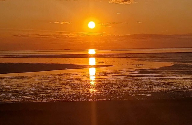 Pets Stay Free 2 Bedroom Caravan at Heacham Beach
