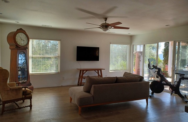 Pets Welcome Private Home on 2 Acres Hiking, biking, Trails